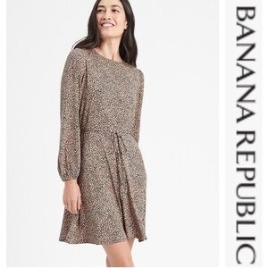 BANANA REPUBLIC leopard animal print long sleeve dress in new condition.